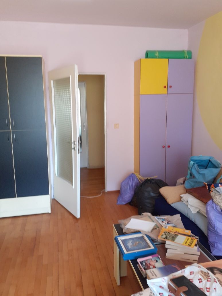 Продавам тристаен апартамент без посредник