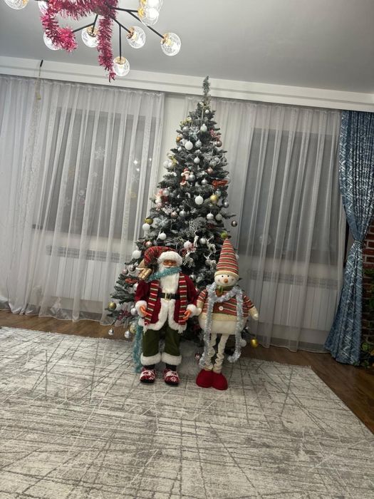 Продам искусственную елку б/у 240 см.В хорошем состоянии-40 000тг