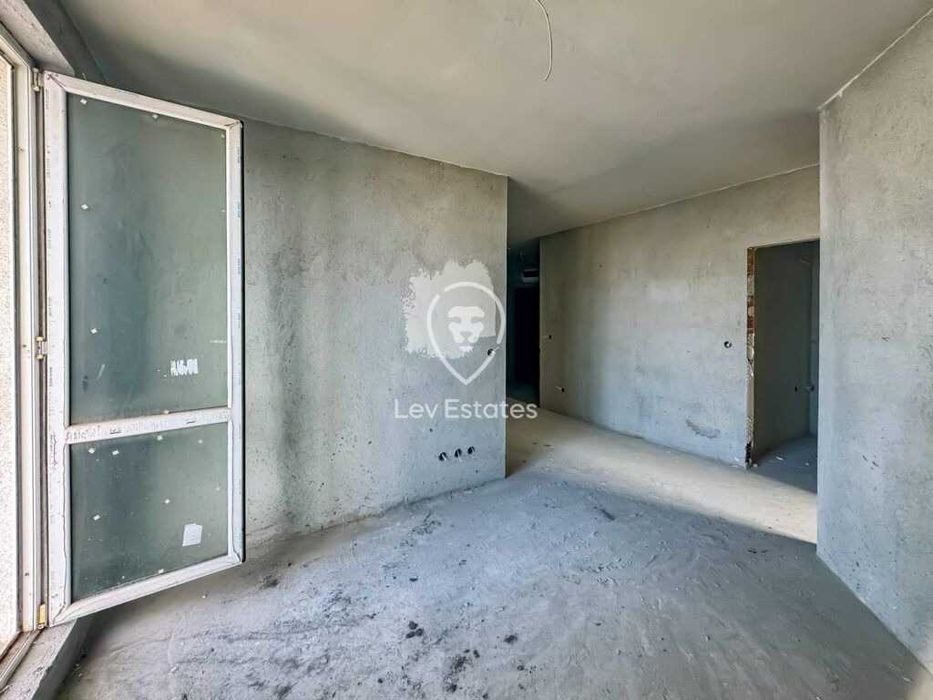 Двустаен апартамент без ремонт в висок жилищен блок, Бургас