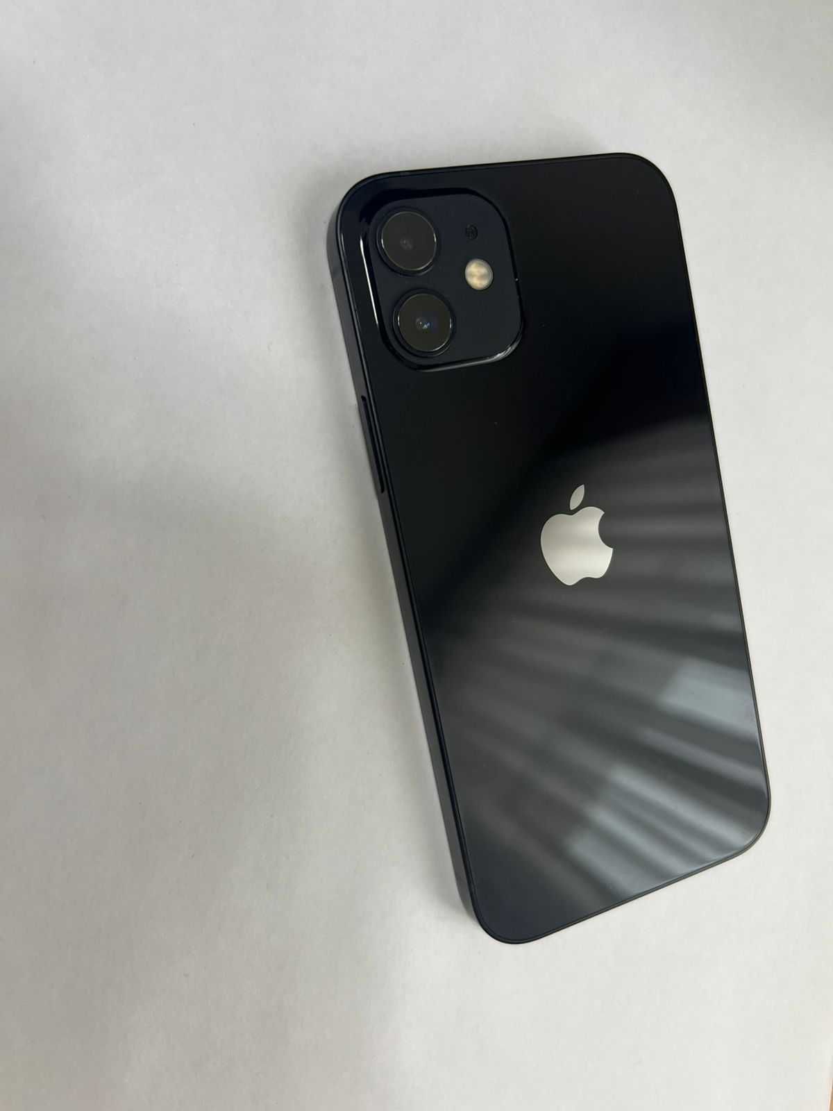 Продается Iphone 12 128 Gb в отличном состоянии