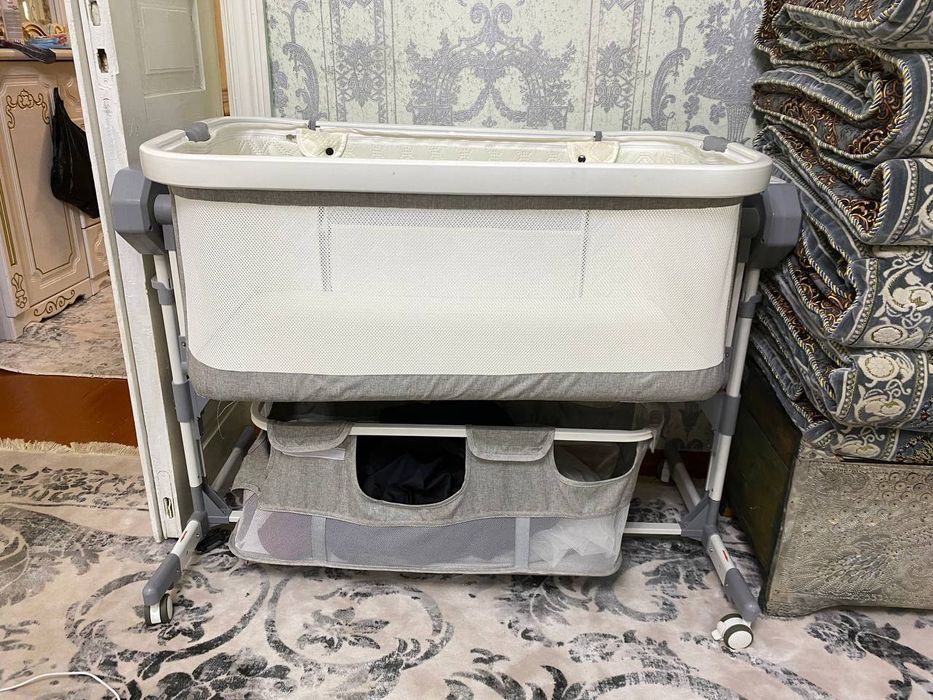 Детская люлька 
Model Didit-002
Есть пульт управления 
Все работает 
О