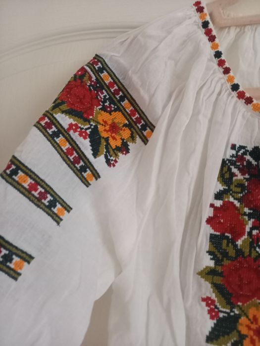 Camasa cu motive traditionale...ca si noua