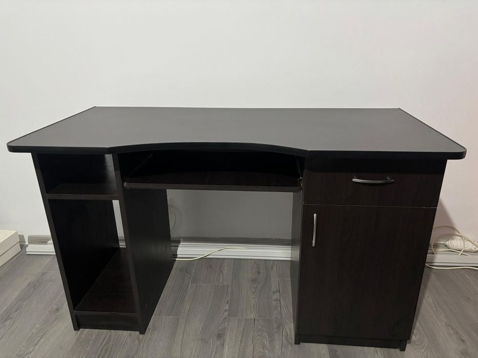 Birou negru inchis
