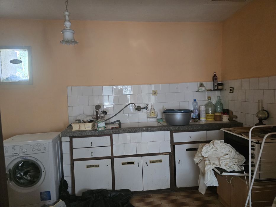 Къща с двор в село Пряпорец