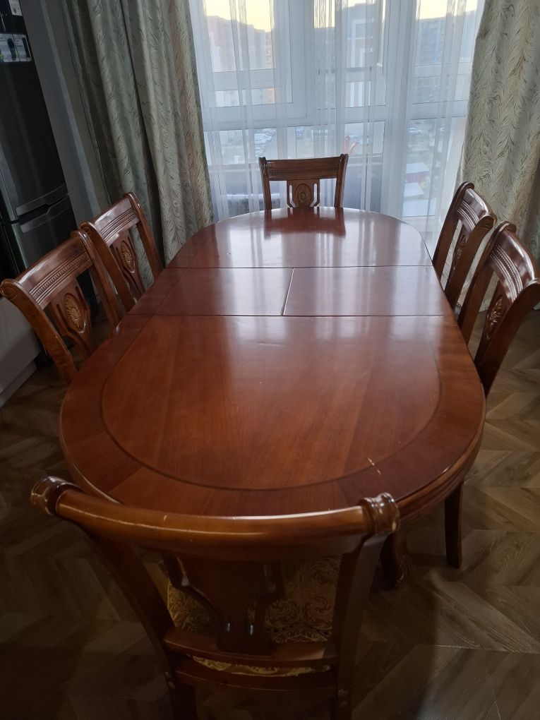 Стол со стульями