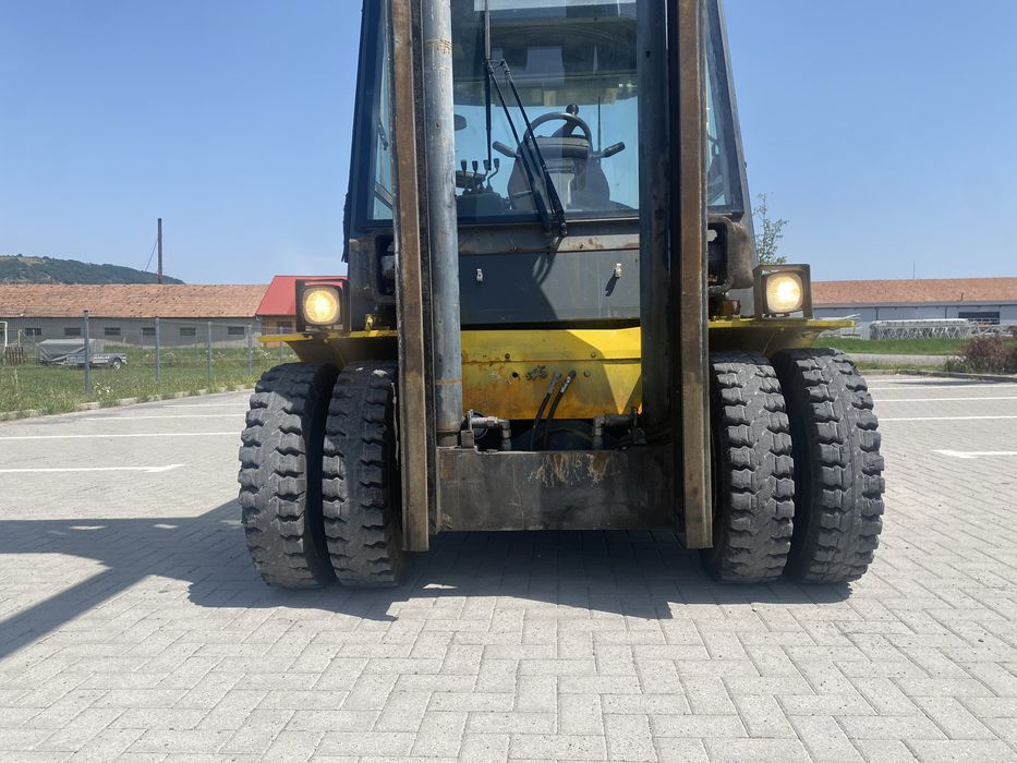 De vanzare sau da inchiriat stivuitor de 8 Tone capacitate .