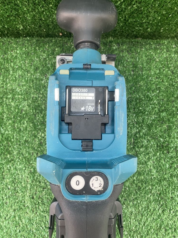 Безчетков виброшлайф с регулаж на оборотите Makita DBO380