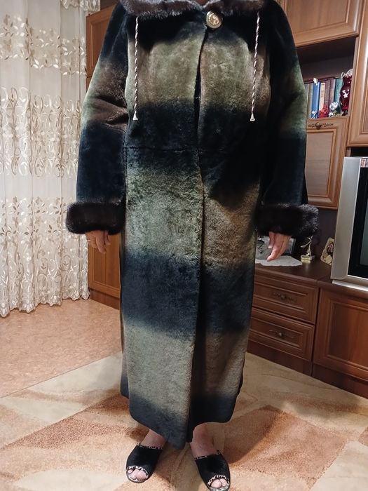 Продаю две шубы.В отличном состоянии