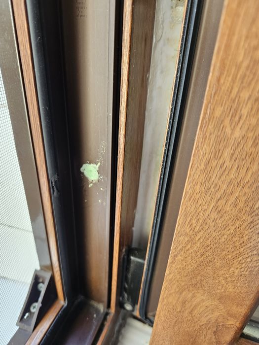 Vind  6 ferestre termopan  diferite  si plase. mărimi culoare maron