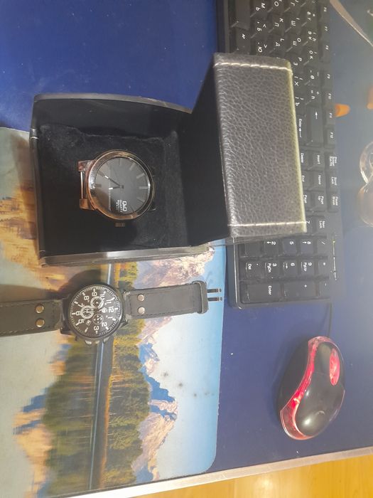 Часы наручные 2 шт, футляр,  цена за все