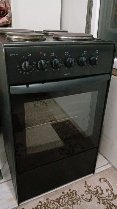 Срочно продам электрическую плиту Darina