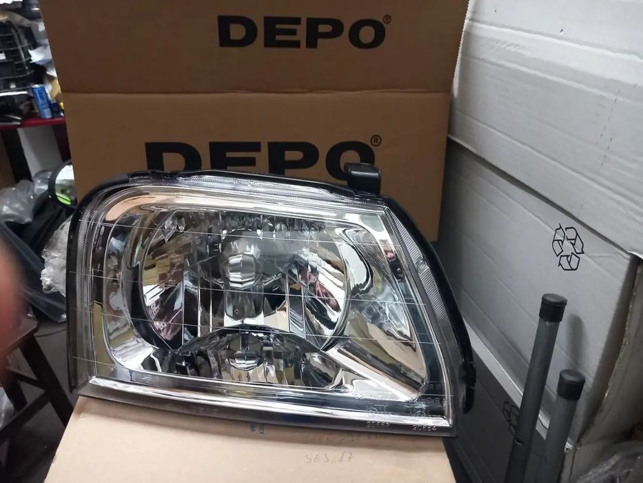 Far mitsubishi  l200 l 200 far nou piesa caroserie l 200 noua