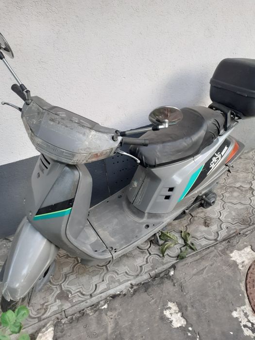 Motoscuter benzina  motor 49 cc.