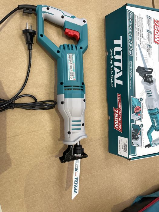 Fierăstrău sabie TOTAL TS100806 – tăieri precise în lemn și metal