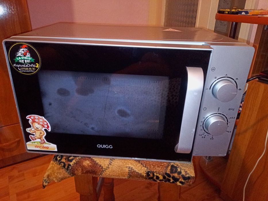 Cuptor cu microunde și storcător fructe