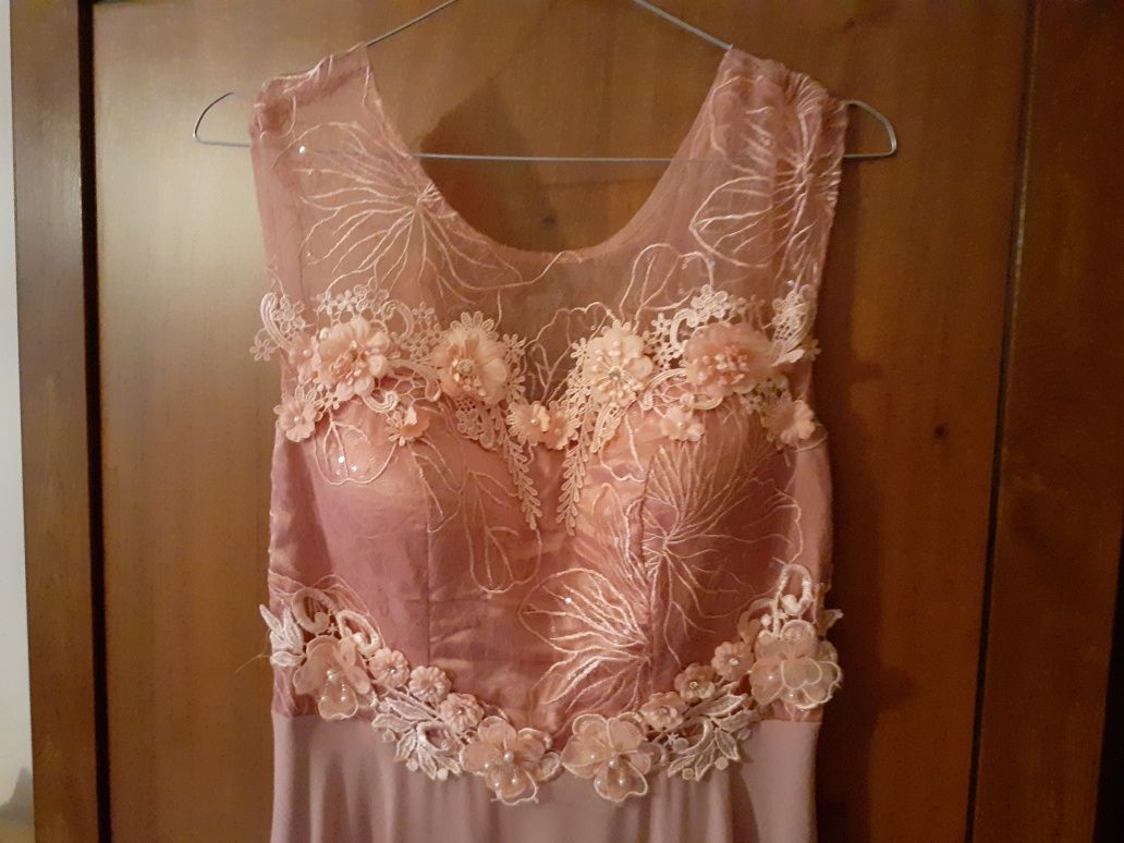 Елегантна розова рокля