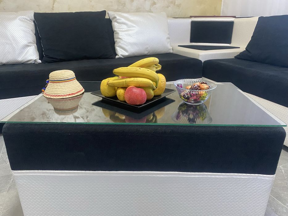 Canapea pe colț, Alb-Negru