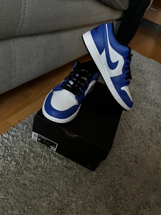 Jordan 1 low white hype royal black