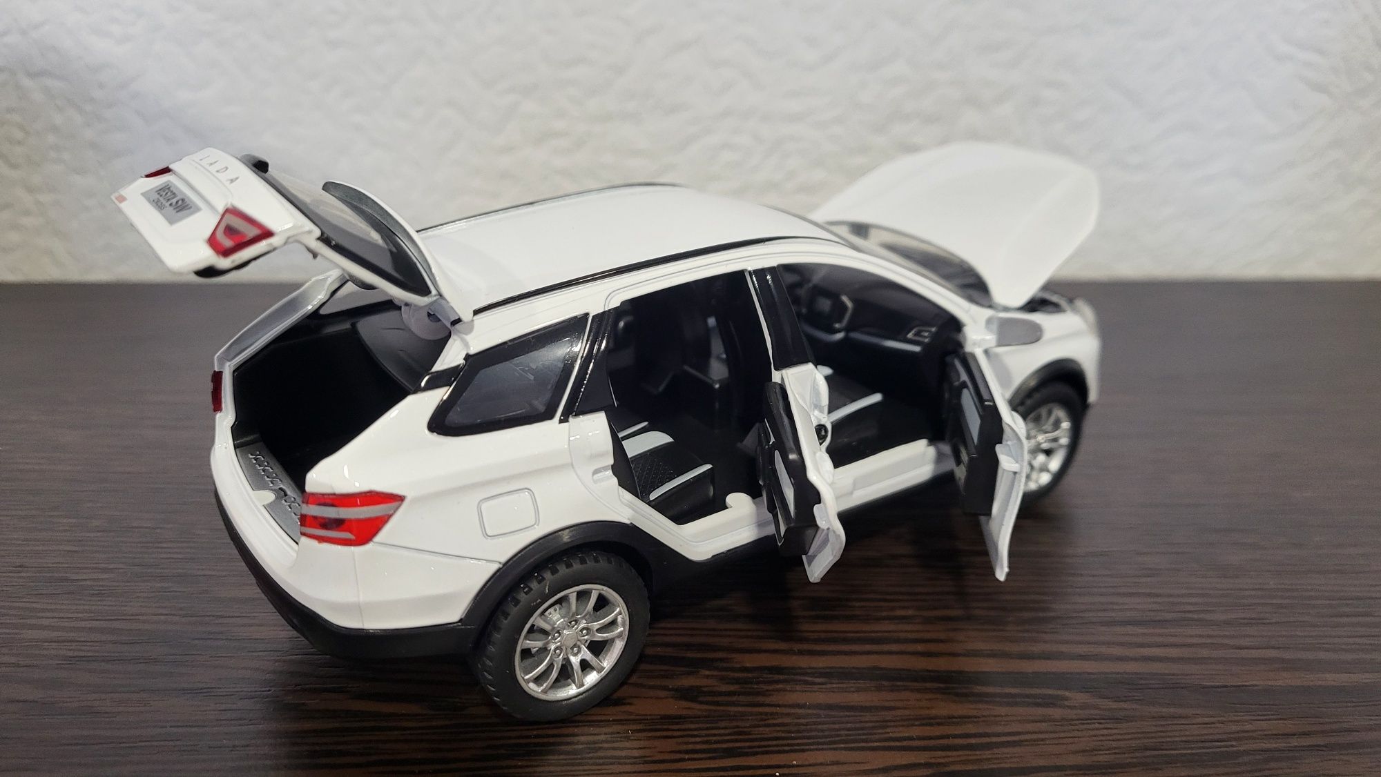 Модель Lada Vesta SW Cross (масштаб 1:25)