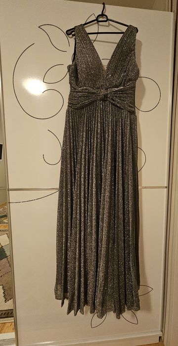 Разкошна, дълга, сребриста рокля