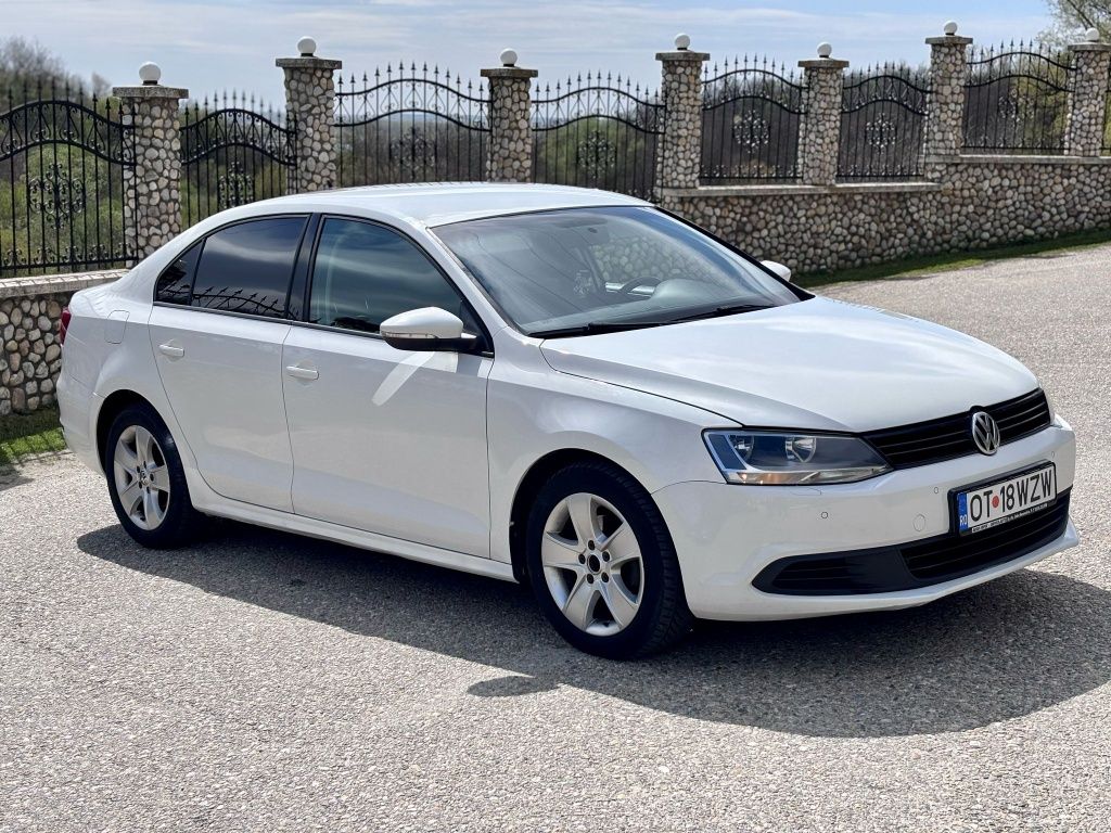 Volkswagen Jetta VI 1.6 diesel 2012 alb