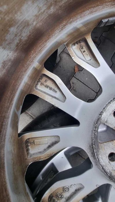 Продавам 4 броя нови алуминиеви джанти с зимни гуми 225.55.17