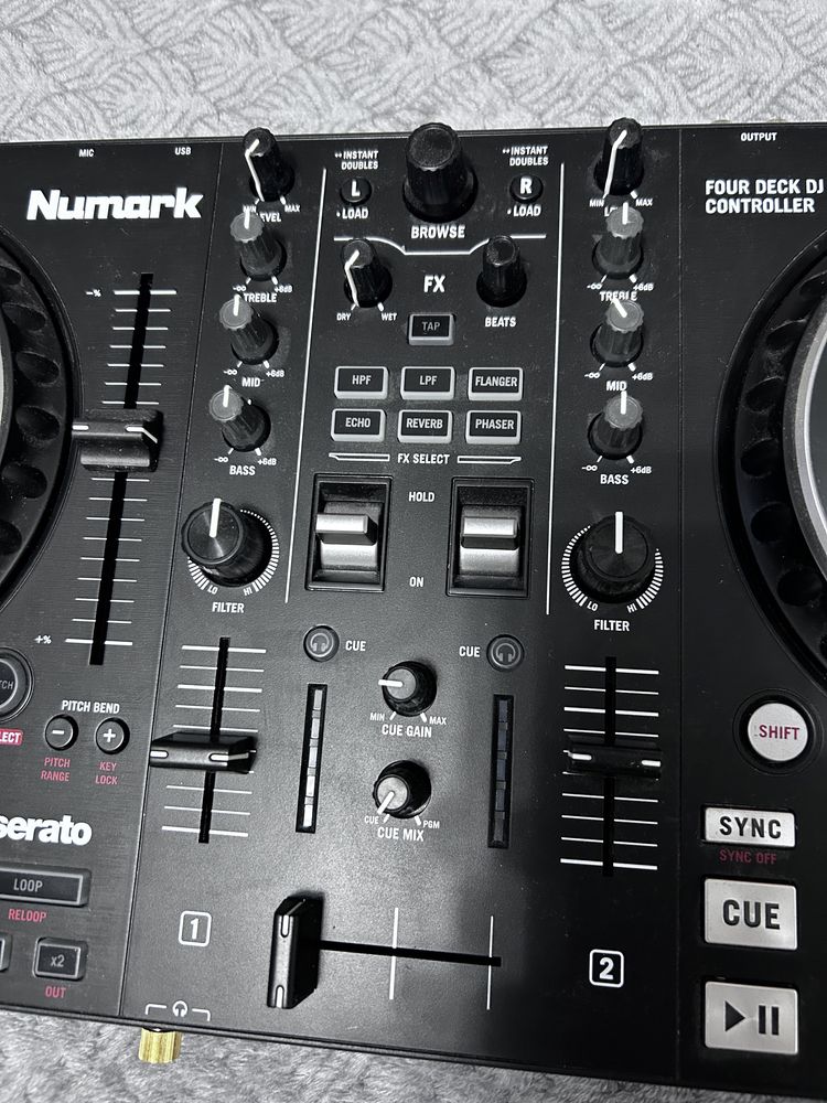 Dj контролер Numark Mixtrack Platinum fx