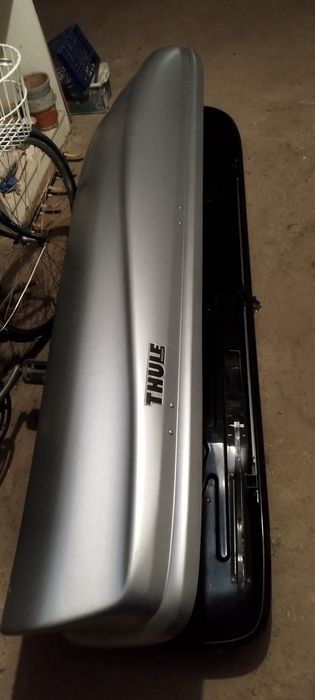 Vând cutie portbagaj Thule