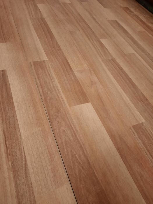 Продам ламинат в хорошем состоянии