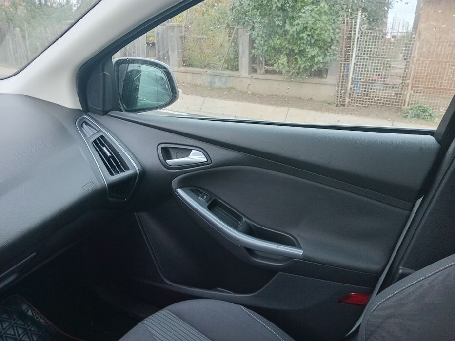Vand Ford Focus , in stare perfecta, multiple dotari,4000 euro