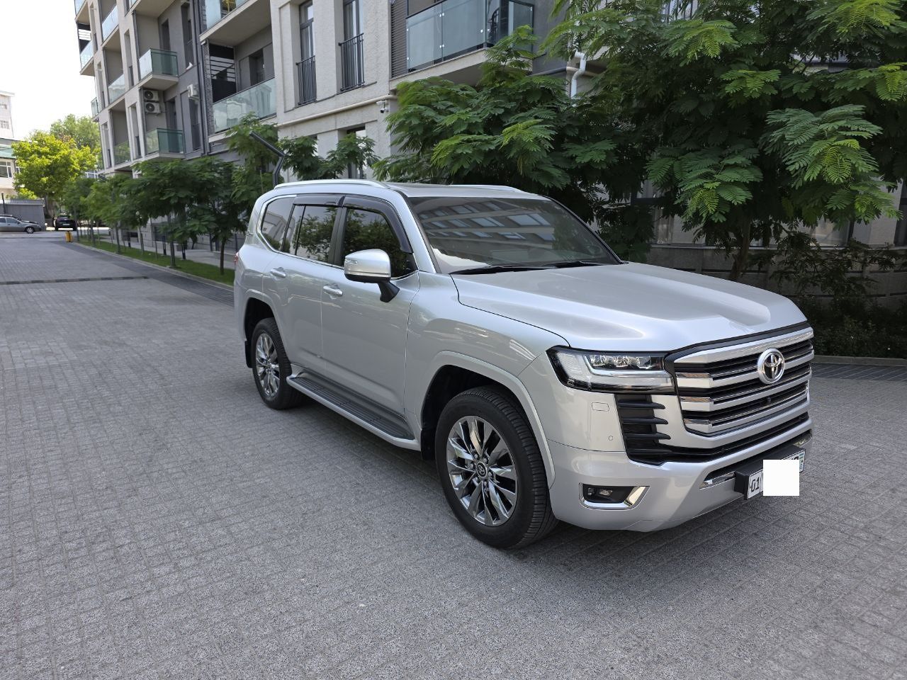 Toyota Land Cruiser LC300 (Европейка)
— Год выпуска: 2022
— Объём двиг