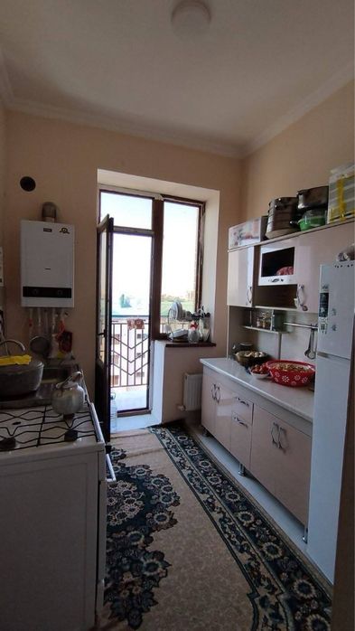 Uzgazoil orqasida vokzalda 3 xona kvartira sotiladi