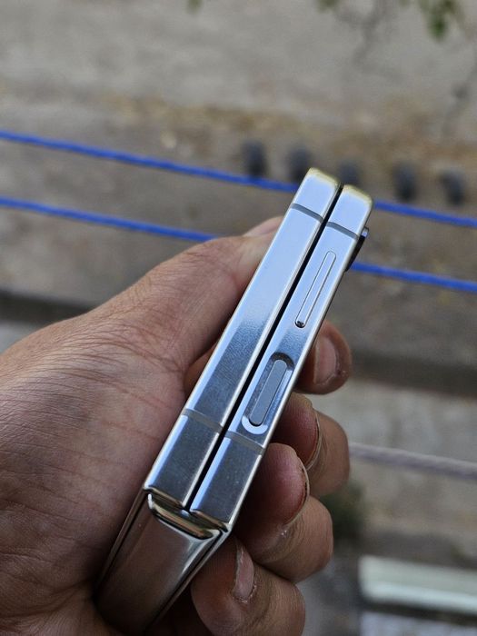 Samsung flip 5   256gb