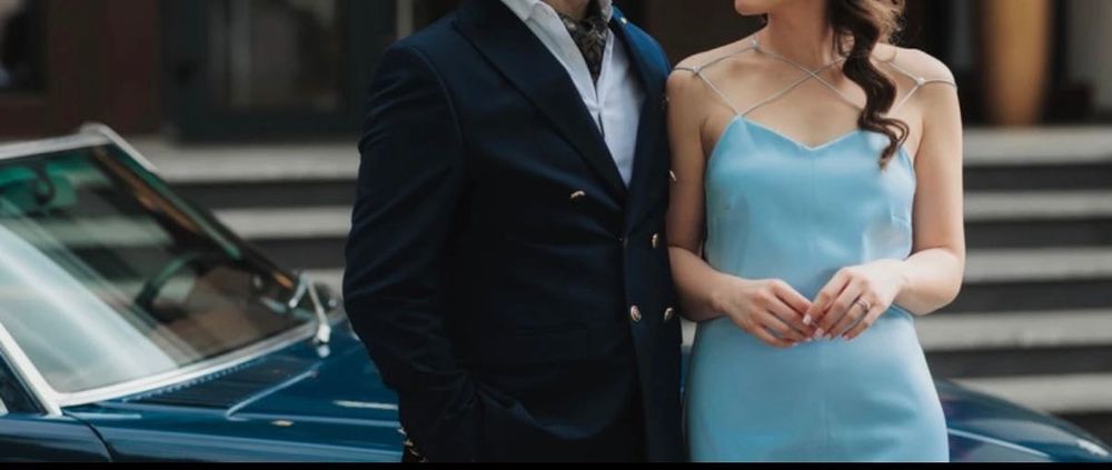 Rochie midi baby blue cu detalii din perle