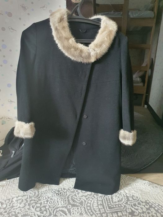 Женское пальто с норковым воротником 46-48