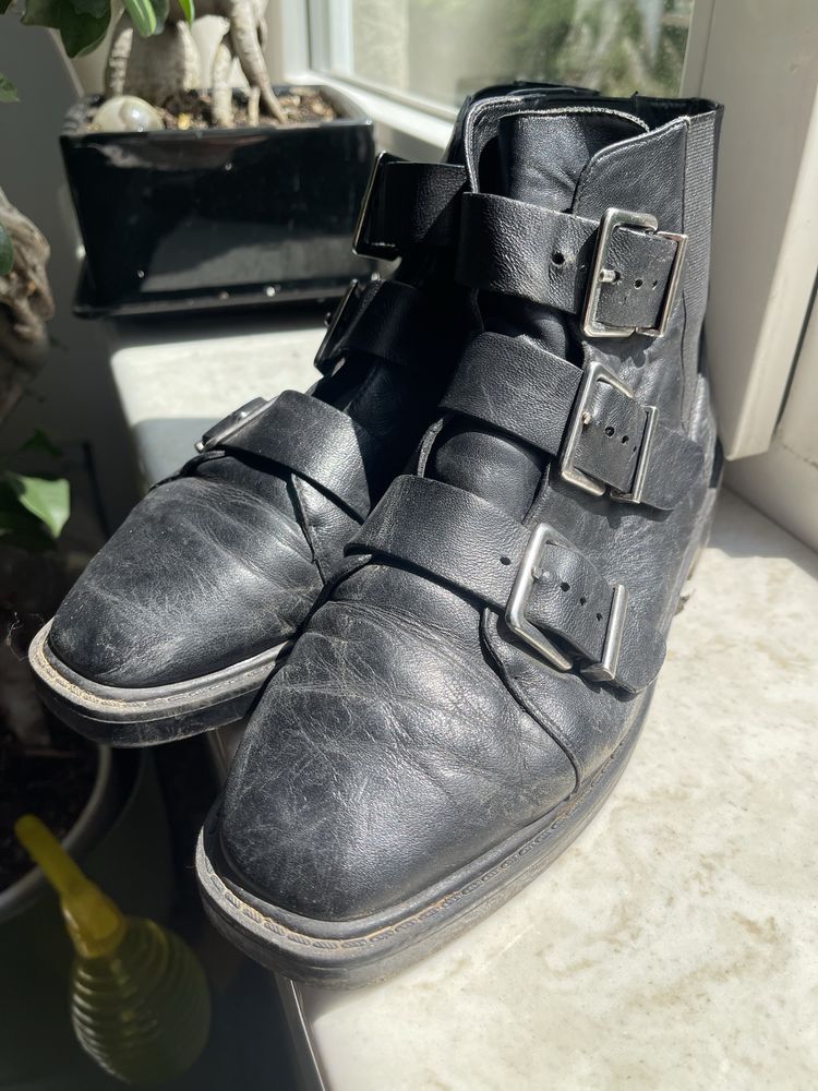 Pantofi diverse modele