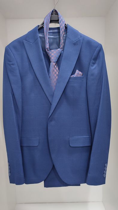 Новый мужской костюм-тройка