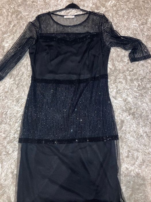 Vând rochie neagră cu pietricele
