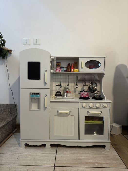 Голяма дървена кухня