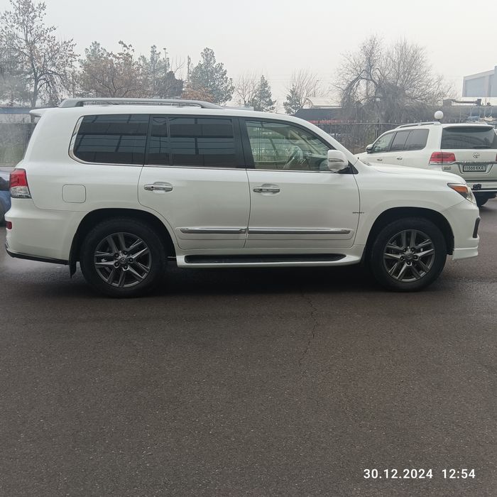 Срочно продается LEXUS LX570
