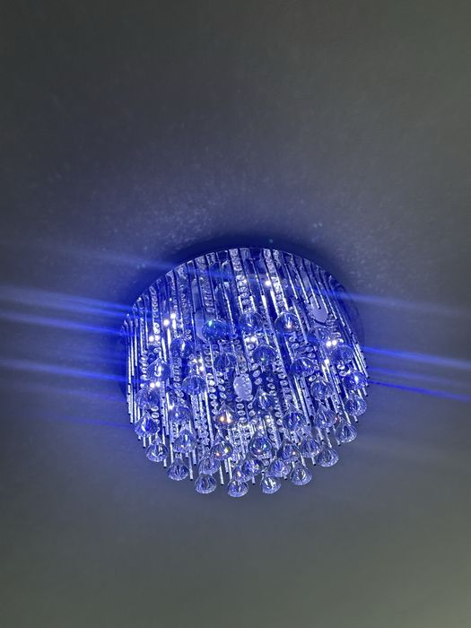 Продам люстру   в зал