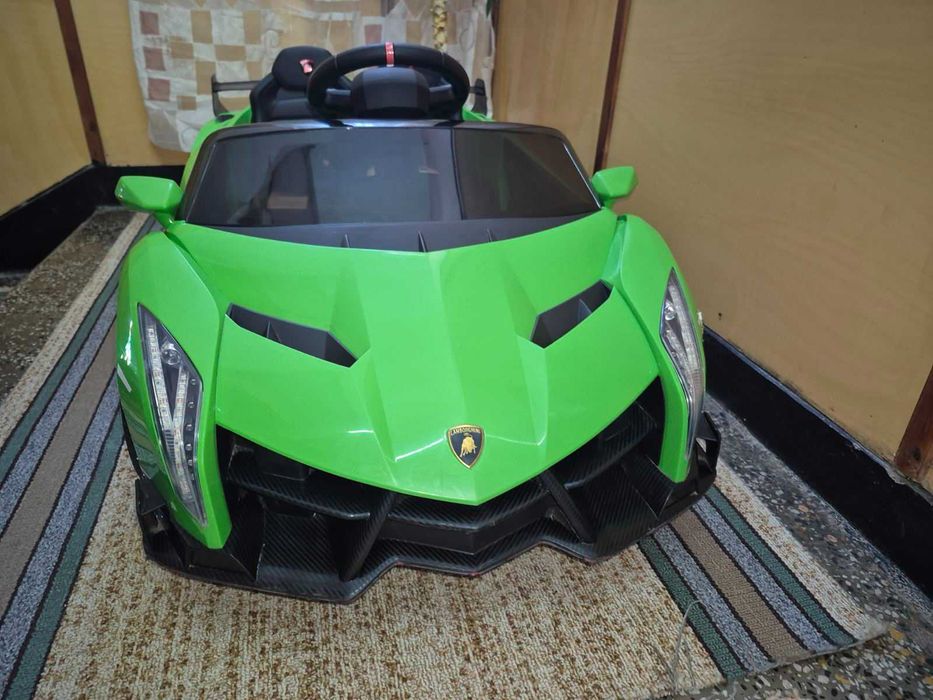 Детска кола с дистанционно управление.