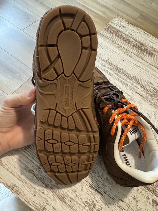 Vand sneakers New Balance x Miu Miu