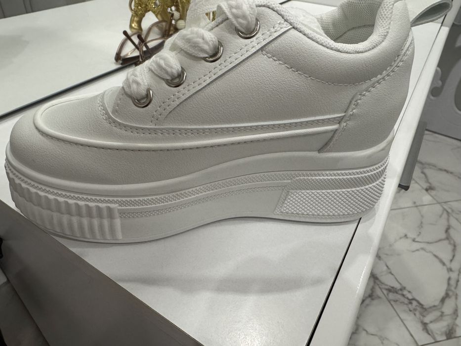 Дамски обувки бели