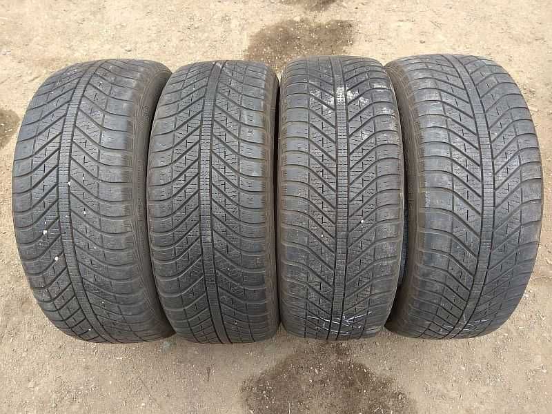 Шины 205/55 R16 - "GoodYear Vector 4Seasons" (Словения), всесезонные.