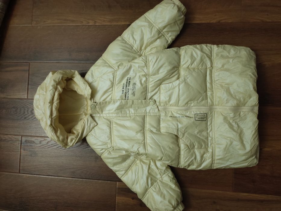 Куртка на мальчика балонка холофайбер с капюшоном жёлтый 110~120см