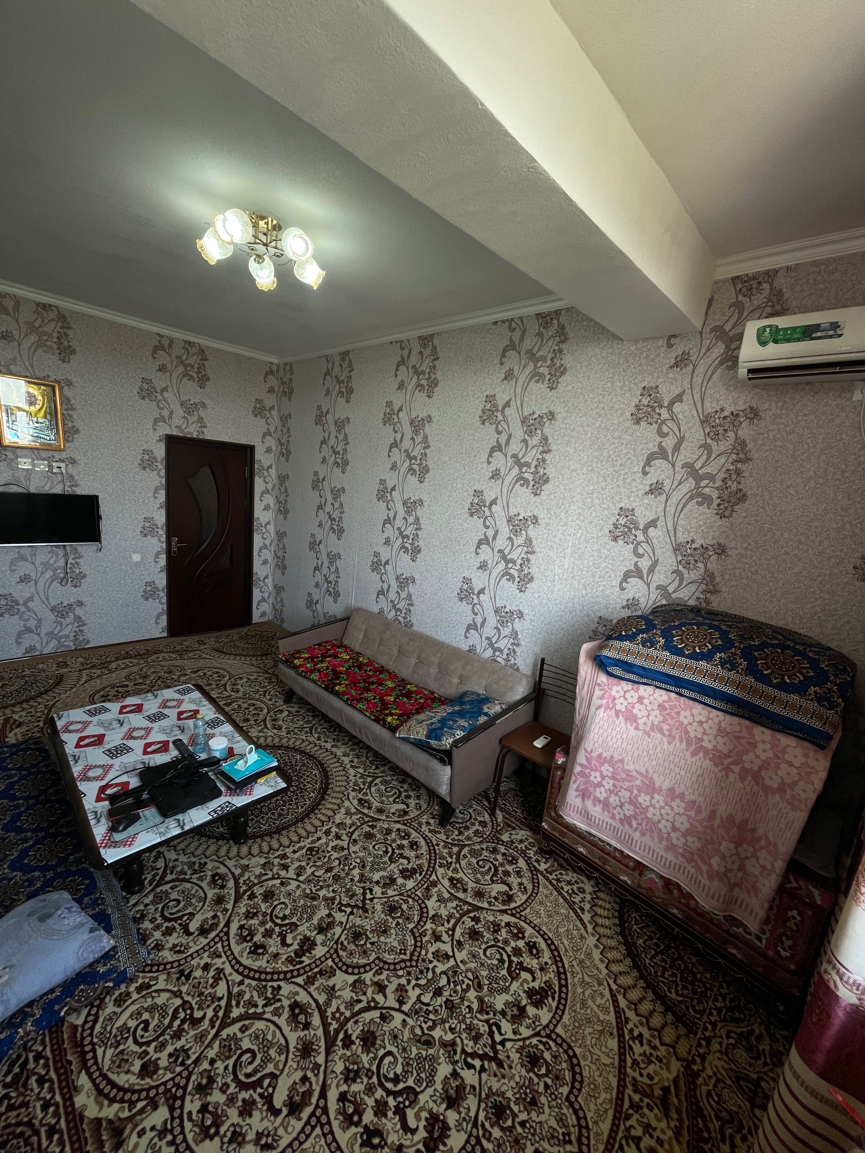 1 хонали уй хамма обстановкаси билан ижарага берилади 200$