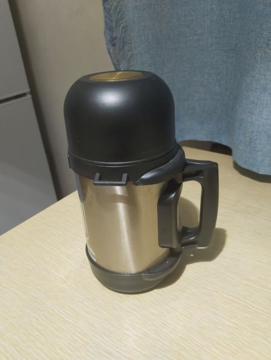 Продам термос ёмкость один литр