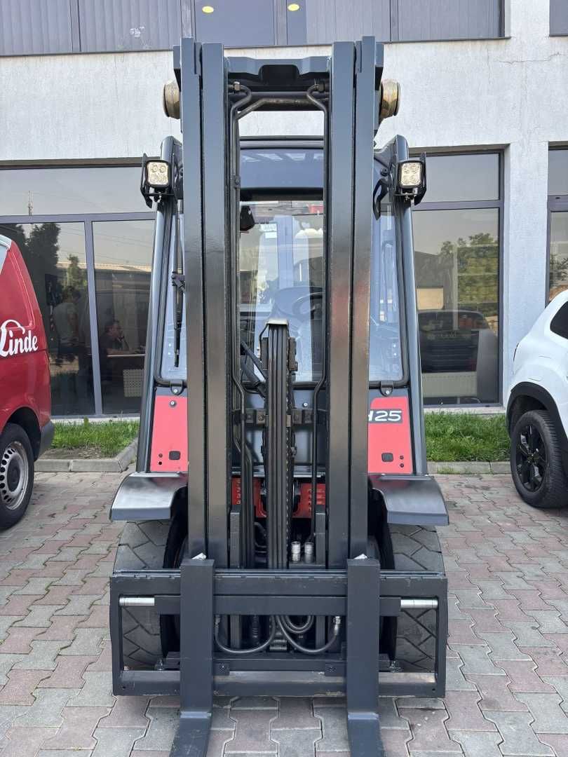 Stivuitor - Motostivuitor Linde H25T-01 Cabină An fabricație 2006