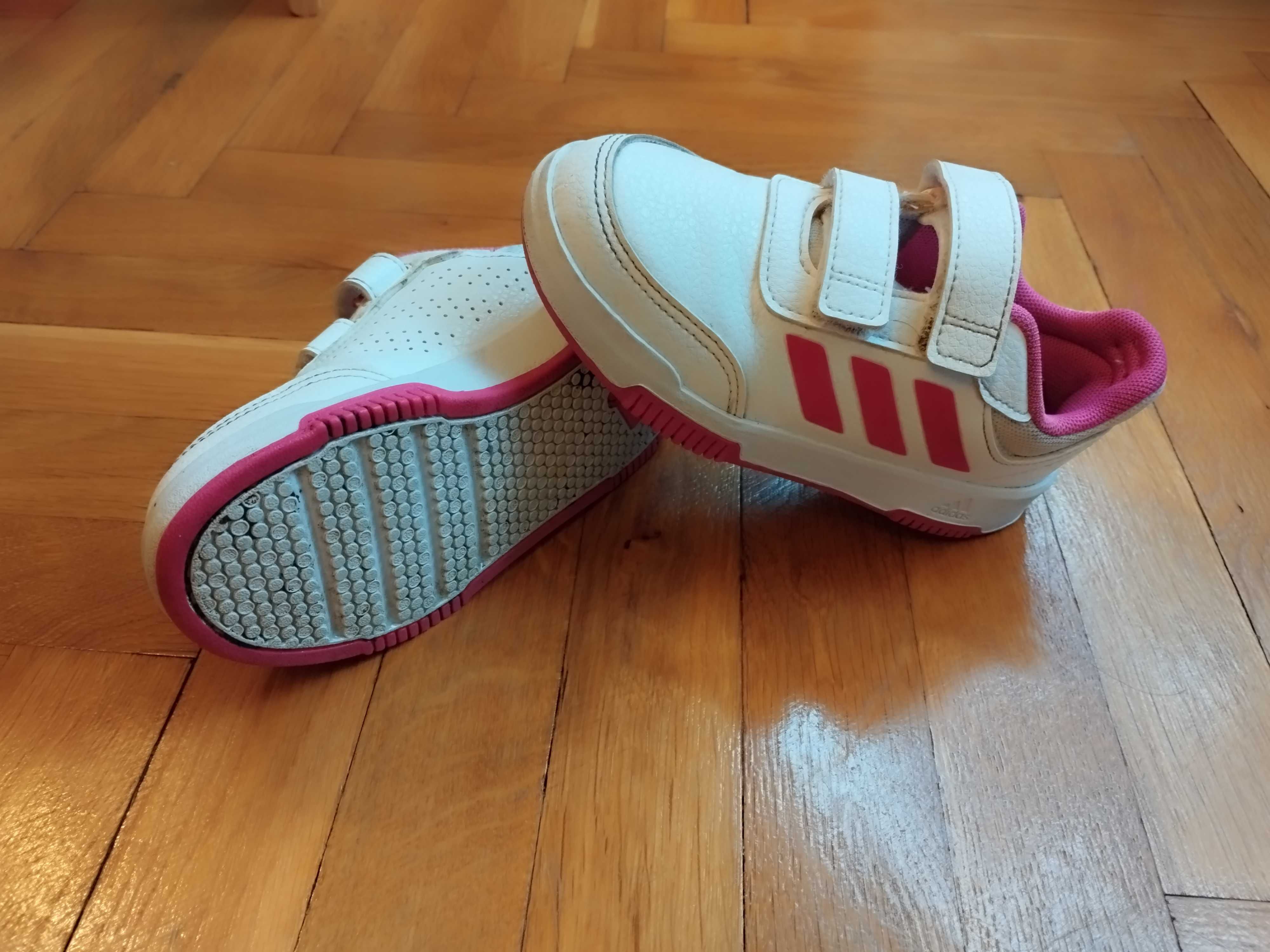 Маратонки adidas uk 9.5, стелката 17см.